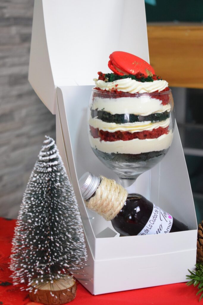 Torta en una presentación de regalo