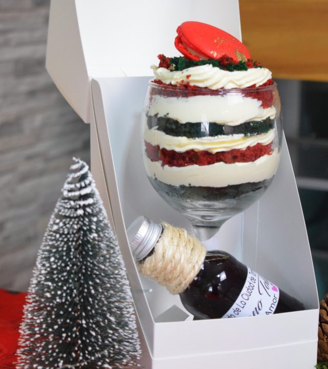 Torta en una presentación de regalo